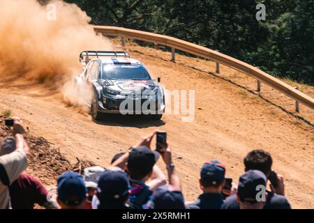 WRC Rallye Portugal - SS6 Lousã - Sébastien Ogier und Vincent Landais - Toyota GR Yaris Rally1 Hybrid - Fans, die Fotos oder Videos aufnehmen Stockfoto