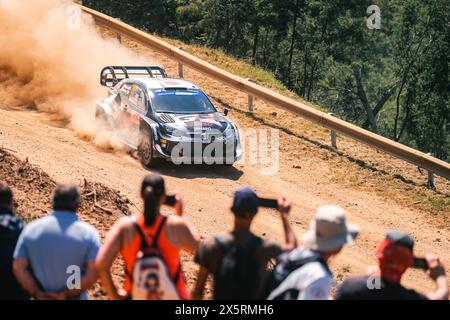 WRC Rallye Portugal - SS6 Lousã - Takamoto Katsuta und Aaron Johnston - Toyota GR Yaris Rally1 Hybrid - Fans, die Fotos oder Videos aufnehmen Stockfoto