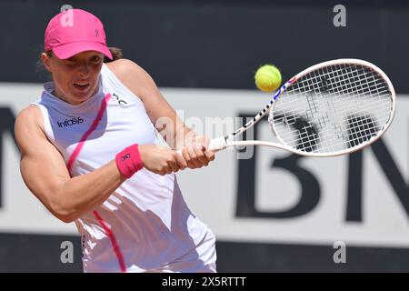 Rom, Italien. Mai 2024. IgA Swiatek (POL) während ihres Spiels gegen Yulia Putintseva (KAZ) beim Italian Open Tennis Turnier in Rom, Donnerstag, 11. Mai 2024. (Alfredo Falcone/LaPresse) Credit: LaPresse/Alamy Live News Stockfoto