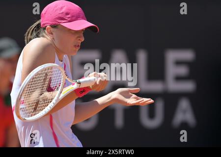 Rom, Italien. Mai 2024. IgA Swiatek (POL) während ihres Spiels gegen Yulia Putintseva (KAZ) beim Italian Open Tennis Turnier in Rom, Donnerstag, 11. Mai 2024. (Alfredo Falcone/LaPresse) Credit: LaPresse/Alamy Live News Stockfoto