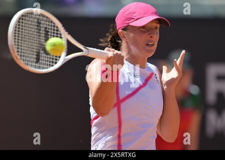 Rom, Italien. Mai 2024. IgA Swiatek (POL) während ihres Spiels gegen Yulia Putintseva (KAZ) beim Italian Open Tennis Turnier in Rom, Donnerstag, 11. Mai 2024. (Alfredo Falcone/LaPresse) Credit: LaPresse/Alamy Live News Stockfoto