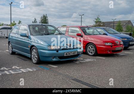 Italienische Autoausstellung im Brooklands Museum in Surrey, Großbritannien. Ferrari, Lamborghini, Alfa Romeo, Lancia, Maserati, Fiat Cars auf der historischen Rennstrecke Stockfoto
