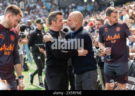 Marco Silva, Head Coach von Fulham (links) und PEP Guardiola, Manager von Manchester City Embrabrabrace, vor dem Premier League-Spiel zwischen Fulham und Manchester City im Craven Cottage, London, England am 11. Mai 2024. Foto: Grant Winter. Nur redaktionelle Verwendung, Lizenz für kommerzielle Nutzung erforderlich. Keine Verwendung bei Wetten, Spielen oder Publikationen eines einzelnen Clubs/einer Liga/eines Spielers. Quelle: UK Sports Pics Ltd/Alamy Live News Stockfoto