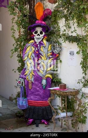 Oaxaca, Mexiko, Nordamerika. Feierlichkeiten zum Tag der Toten. Skelett im Catrina-Stil. Stockfoto