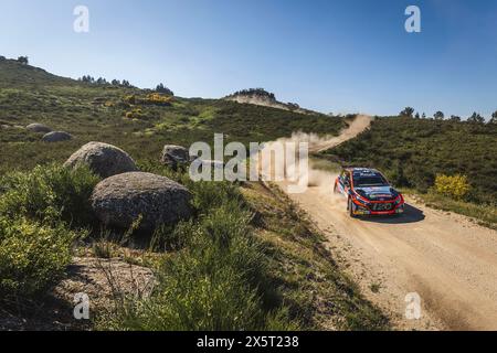 35 Kris MEEKE, Stuart LOUDON, Hyundai I2O Rally2, Aktion während der Rally de, Portugal. , . WRC World Rallye Car Championship, 9. Bis 12. Mai 2024 in Matoshinhos, Portugal - Foto Nikos Katikis/DPPI Credit: DPPI Media/Alamy Live News Stockfoto