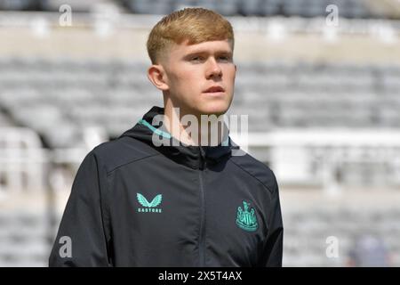 St. James's Park, Newcastle am Samstag, den 11. Mai 2024. Newcastle United's Lewis Hall während des Premier League-Spiels zwischen Newcastle United und Brighton und Hove Albion im St. James's Park, Newcastle am Samstag, den 11. Mai 2024. (Foto: Scott Llewellyn | MI News) Credit: MI News & Sport /Alamy Live News Stockfoto