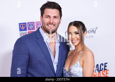 CENTURY CITY, LOS ANGELES, KALIFORNIEN, USA – 10. MAI: Brock Davies und seine Frau Scheana Shay kommen am 31. Annual Race to Erase MS Gala 2024 an der Fairmont Century Plaza am 10. Mai 2024 in Century City, Los Angeles, Kalifornien, USA an. (Foto: Xavier Collin/Image Press Agency) Stockfoto