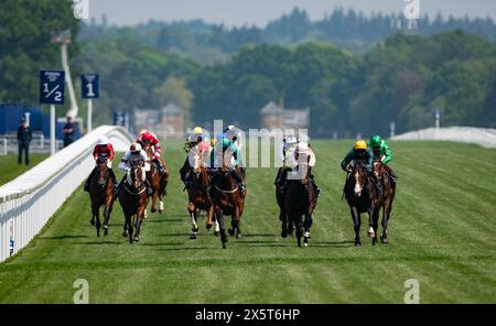 Ascot, Vereinigtes Königreich. Samstag, 11. Mai 2024. Kotari und Jason Watson gewinnen die 0,0% Handicap-Einsätze von Peroni Nastro Azzurro für Trainer Gary & Josh Moore und Besitzer Heart of the South Racing 134 . Credit JTW equine Images / Alamy Live News Stockfoto