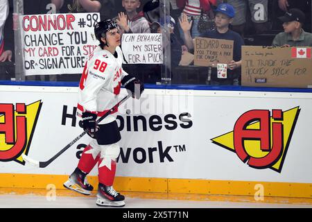 Prag, Tschechische Republik. Mai 2024. CONNOR BEDARD von Kanada während des IIHF Eishockey-Weltmeisterschaftsspiels 2024 zwischen Großbritannien und Kanada in der O2 Arena in Prag, Tschechien, 11. Mai 2024. (Kreditbild: © Slavek Ruta/ZUMA Press Wire) NUR REDAKTIONELLE VERWENDUNG! Nicht für kommerzielle ZWECKE! Stockfoto