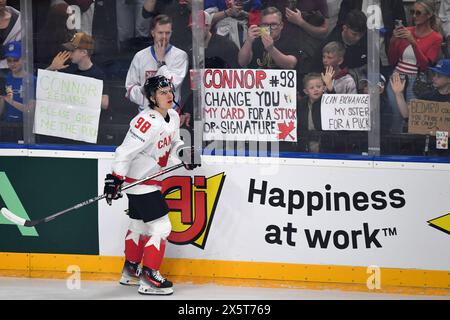 Prag, Tschechische Republik. Mai 2024. CONNOR BEDARD von Kanada während des IIHF Eishockey-Weltmeisterschaftsspiels 2024 zwischen Großbritannien und Kanada in der O2 Arena in Prag, Tschechien, 11. Mai 2024. (Kreditbild: © Slavek Ruta/ZUMA Press Wire) NUR REDAKTIONELLE VERWENDUNG! Nicht für kommerzielle ZWECKE! Stockfoto