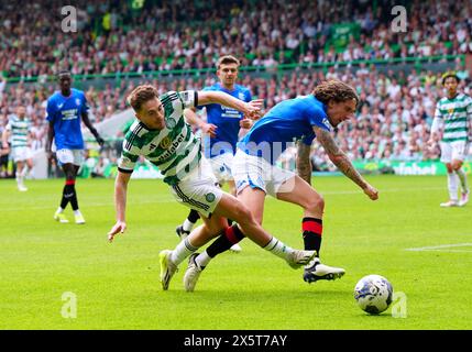 Celtic's James Forrest (links) und Rangers' Fabio Silva kämpfen um den Ball während des Cinch Premiership Matches im Celtic Park, Glasgow. Bilddatum: Samstag, 11. Mai 2024. Stockfoto