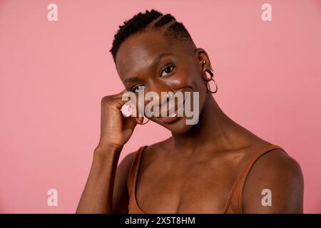 Portrait von lächelnden jungen Frau Stockfoto