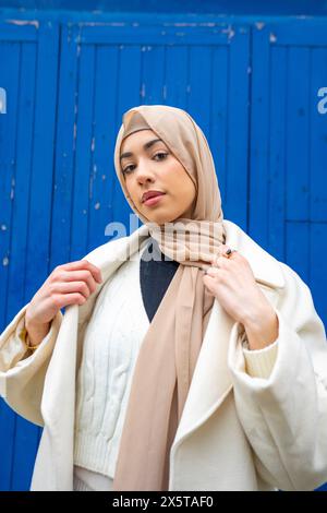Porträt einer jungen Frau mit Hijab Stockfoto