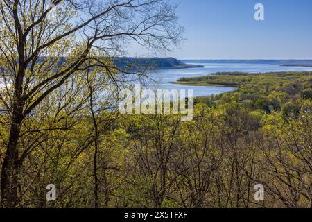 Mississippi River Lake Pepin – Eine malerische Flusslandschaft im Frühling. Stockfoto