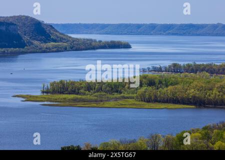 Mississippi River Lake Pepin – Eine malerische Flusslandschaft im Frühling. Stockfoto