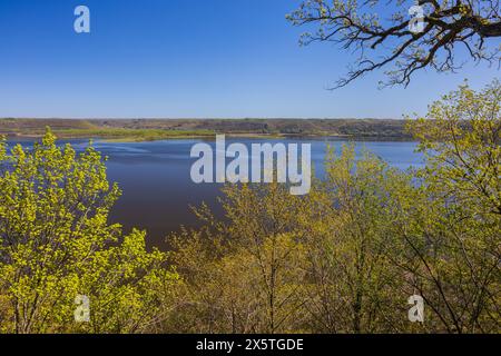 Mississippi River Lake Pepin – Eine malerische Flusslandschaft im Frühling. Stockfoto