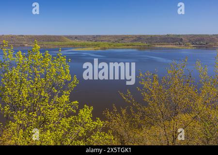 Mississippi River Lake Pepin – Eine malerische Flusslandschaft im Frühling. Stockfoto