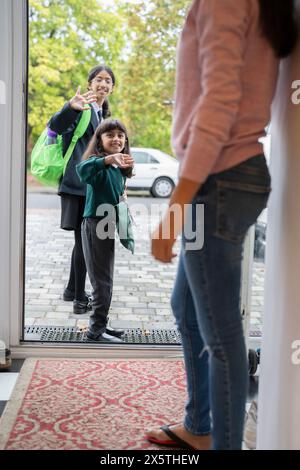 Schwestern gehen zur Schule Stockfoto