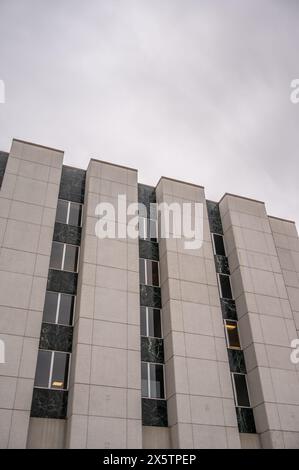 Calgary (Alberta) – 4. Mai 2024: Ehemaliges Gebäude der Public Library in Calgary, heute besetzt von der University of Calgary School of Architecture. Stockfoto