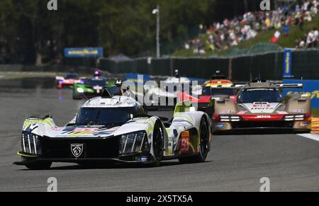 Spa, Frankreich. Mai 2024. © PHOTOPQR/OUEST FRANCE/Franck Dubray ; SPA ; 11/05/2024 ; Sport Automobile WEC championnat du Monde d' Endurance sur le Circuit de Spa Francorchamps. PEUGEOT TOTALENERGIES n° 93 pilotée par Jean-Eric Vergne, Mikkel Jensen, Nico Müller HERTZ TEAM JOTA PORSCHE n° 38 pilotée par Oliver Rasmussen, Philip Hanson, Jenson Button (Foto Franck Dubray) Langstrecken-Weltmeisterschaft auf dem Circuit de Spa-Francorchamps in Belgien am 11. Mai 2024 *** Lokalunterschrift *** MAXPPP/Alamy Live News Stockfoto