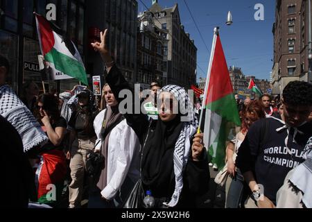 Amsterdam, Niederlande. Mai 2024. Palästinenser und Unterstützer versammeln sich am 11. Mai 2024 auf dem Dam-Platz in Amsterdam, Niederlande, um den 76. Jahrestag der Nakba und des Protestes gegen den anhaltenden Konflikt zwischen Israel und den Palästinensern zu gedenken. Der Nakba-Tag ist der Jahrestag der rund 700.000 Palästinenser, die bei der Gründung Israels 1948 geflohen oder vertrieben wurden. (Foto von Paulo Amorim/SIPA USA) Credit: SIPA USA/Alamy Live News Stockfoto