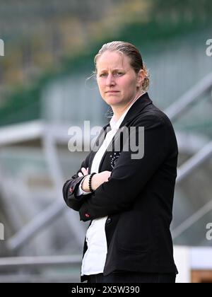 DIE HAAG - Ajax-Trainerin Suzanne Bakker beim Spiel der niederländischen Azerion-Frauen zwischen ADO den Haag und Ajax im Bingoal-Stadion am 11. Mai 2024 in den Haag, Niederlande. ANP GERRIT VAN KÖLN Stockfoto