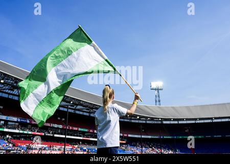 Rotterdam, Niederlande. Mai 2024. Rotterdam - die Rotterdamer Flagge während des Spiels zwischen Feyenoord V1 und FC Utrecht V1 im Stadion Feijenoord de Kuip am 11. Mai 2024 in Rotterdam, Niederlande. Credit: Box to Box Pictures/Alamy Live News Stockfoto