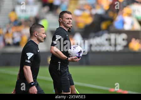 Molineux Stadium, Wolverhampton, West Midlands, England. Mai 2024; Molineux Stadium, Wolverhampton, West Midlands, England; Premier League Football, Wolverhampton Wanderers versus Crystal Palace; Schiedsrichter Tom Bramall Credit: Action Plus Sports Images/Alamy Live News Stockfoto