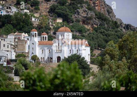 Kirche Agios Georgios St. George im Ort Kritsa George, einem Handwerker Ort., Kreta ist die groesste griechische Insel und hat rund 8261 km Flaeche sowie 1066 km Kuestenlaenge. Die Insel hat etwa 624,000 Einwohner. Kreta Griechenland *** Kirche Agios Georgios St. George im Dorf Kritsa George, einem handwerklichen Dorf, Kreta ist die größte griechische Insel und hat eine Fläche von etwa 8261 km und eine Küstenlinie von 1066 km die Insel hat etwa 624 000 Einwohner Kreta Griechenland Copyright: Xkolbert-Press/UlrichxGamelx Stockfoto