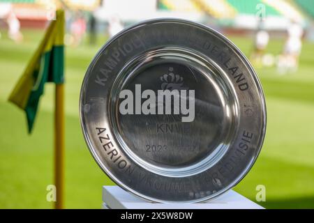 Den Haag, Niederlande. Mai 2024. DEN HAAG, NIEDERLANDE - 11. MAI: Kampioen-Schild KNVB während des Azerion Vrouwen Eredivisie Spiels zwischen ADO den Haag und Ajax im Bingoal Stadion am 11. Mai 2024 in den Haag, Niederlande (Foto: Hans van der Valk/Orange Pictures) Credit: Orange Pics BV/Alamy Live News Stockfoto