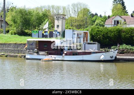 Yachten auf dem Sarre-Kanal in Frankreich Stockfoto