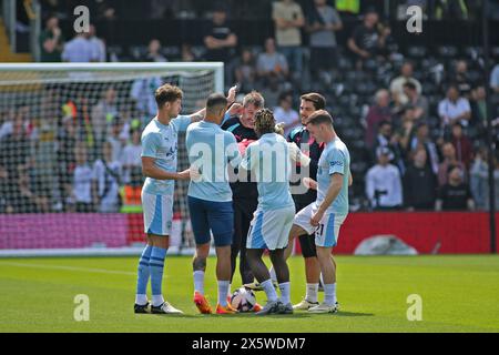 London, Großbritannien. Mai 2024. London, 11. Mai 2024: Das Team zahlte mit Torhüter Scott Carson aus Manchester City im warm Up während des Premier League-Spiels zwischen Fulham und Manchester City im Craven Cottage am 11. Mai 2024 in London. (Pedro Soares/SPP) Credit: SPP Sport Press Photo. /Alamy Live News Stockfoto