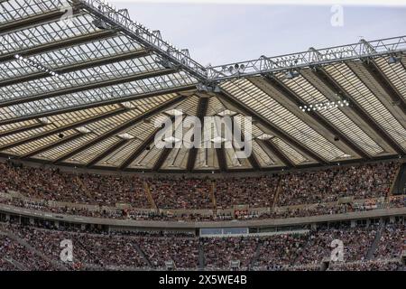 Newcastle-Fans während des Premier League-Spiels Newcastle United gegen Brighton und Hove Albion im St. James's Park, Newcastle, Vereinigtes Königreich, 11. Mai 2024 (Foto: Mark Cosgrove/News Images) Stockfoto