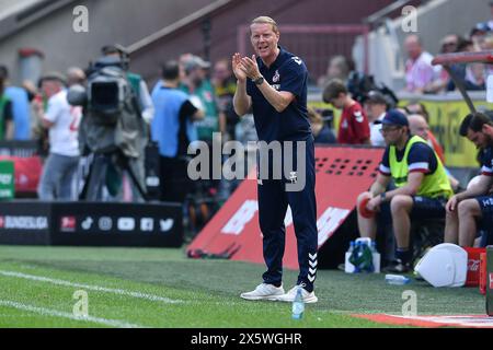 Fußball 1. Bundesliga 33. Spieltag 1. FC Köln - 1. FC Union Berlin am 11.05.2024 im RheinEnergieStadion Köln Timo Schultz ( Trainer/Cheftrainer Köln ) DFL-Vorschriften verbieten die Verwendung von Fotografien als Bildsequenzen und/oder Quasi-Video. Foto: Revierfoto Credit: ddp Media GmbH/Alamy Live News Stockfoto