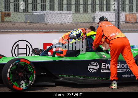 Berlin, Deutschland. Mai 2024. Berlin, Allemagne. Mai 2024. ARON Paul (EST), Envision Racing, Jaguar I-Type 6, Porträt beim Berliner ePrix 2024, 7. Treffen der ABB FIA Formel E Weltmeisterschaft 2023-24, auf dem Tempelhof Airport Street Circuit vom 10. Bis 12. Mai 2024 in Berlin - Foto Eric Alonso/DPPI Credit: DPPI Media/Alamy Live News Credit: DPPI Media/Alamy Live News Stockfoto