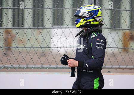 Berlin, Deutschland. Mai 2024. Berlin, Allemagne. Mai 2024. ARON Paul (EST), Envision Racing, Jaguar I-Type 6, Porträt beim Berliner ePrix 2024, 7. Treffen der ABB FIA Formel E Weltmeisterschaft 2023-24, auf dem Tempelhof Airport Street Circuit vom 10. Bis 12. Mai 2024 in Berlin - Foto Eric Alonso/DPPI Credit: DPPI Media/Alamy Live News Credit: DPPI Media/Alamy Live News Stockfoto