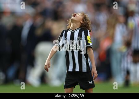 Joelinton von Newcastle United’s Sohn feiert während des Premier League Spiels Newcastle United gegen Brighton und Hove Albion im St. James's Park, Newcastle, Vereinigtes Königreich, 11. Mai 2024 (Foto: Mark Cosgrove/News Images) Stockfoto