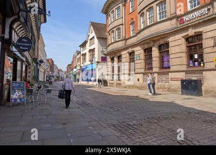 Alte Bank in einer Hauptstraße im Stadtzentrum Stockfoto