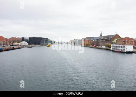 KOPENHAGEN, DÄNEMARK - 27. OKTOBER 2014: Landschaft aus Kopenhagen, Dänemark mit Königlicher dänischer Bibliothek Stockfoto