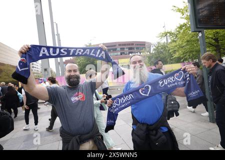 MALMÖ, SCHWEDEN 20240511 australische Fans kommen am Freitag, 10. Mai, vor dem Finale der 68. Ausgabe des Eurovision Song Contests (ESC) in der Malmö Arena in Malmö, Schweden, an. 2024. Foto: Andreas Hillergren/TT/Code 10600 Credit: TT News Agency/Alamy Live News Stockfoto