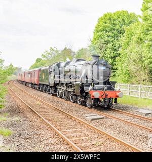 Carlisle nach Euston 11. Mai 2024, Settle & Carlisle Line, mit WCT 57315 am Ende der Black Five 44871, durch Long Preston. Stockfoto