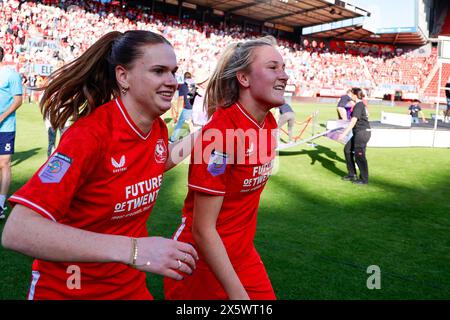 Enschede, Niederlande. Mai 2024. ENSCHEDE, Stadion de Grolsch Veste, 11.05.2024, Saison 2023/2024, Azerion Vrouwen Eredivisie. Während des Spiels Twente - Telstar (Frauen), gewann der FC Twente Spieler Wieke Kaptein Twente Twente die Feier Credit: Pro Shots/Alamy Live News Stockfoto