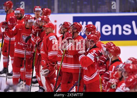 Ostrava, Tschechische Republik. Mai 2024. Polen gegen Lettland Gruppe B Spiel der IIHF Weltmeisterschaft 2024 in Ostrava, Tschechien, am 11. Mai 2024. Traurige Hockeyspieler aus Polen, Quelle: Jaroslav Ozana/CTK Photo/Alamy Live News Stockfoto