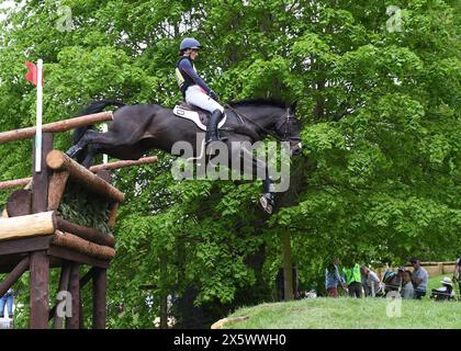 Badminton Estate, Gloucestershire, Großbritannien. Mai 2024. 2024 MARS Badminton Horse Trials Tag 4; Holly Richardson (GBR) reitet BALLY LOUIS während des Cross Country an Tag 4 Credit: Action Plus Sports/Alamy Live News Stockfoto