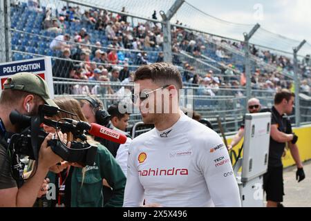 Deutschland, Berlin, 11. Mai 2024. Edoado Mortara in Runde 9 der ABB FIA Formel-E-Meisterschaft 2023/24. Der Berlin E-Prix 2024 findet am 11. Und 12. Mai 2024 mit einem Doppelrennen zum zehnten Mal in Berlin statt. Die elektrische Rennserie 2023/2024 findet am ehemaligen Flughafen Tempelhof statt. Quelle: Sven Struck/Alamy Live News Stockfoto