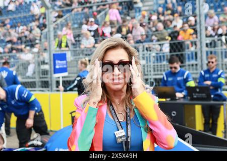Deutschland, Berlin, 11. Mai 2024. Carmen Geiss stand in der Startaufstellung von Runde 9 der ABB FIA Formel E Championship 2023/24. Der Berlin E-Prix 2024 findet am 11. Und 12. Mai 2024 mit einem Doppelrennen zum zehnten Mal in Berlin statt. Die elektrische Rennserie 2023/2024 findet am ehemaligen Flughafen Tempelhof statt. Quelle: Sven Struck/Alamy Live News Stockfoto