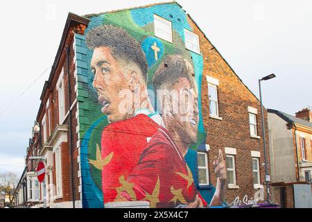 England, Liverpool - 29. Dezember 2023: Roberto Firmino Wandgemälde an der Ecke Rockfield Road und Anfield Road. Stockfoto