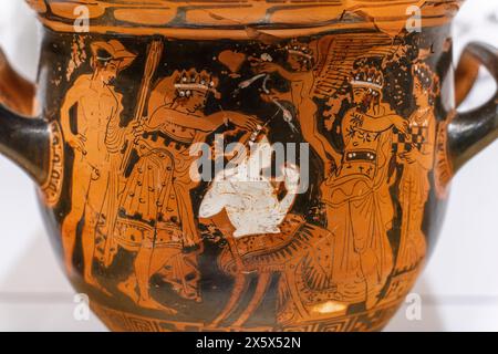 Griechischer rotfiguriger Glockenkrater, 4. Jahrhundert v. Chr., Ategua, xiberische Kultur, Iberisches Museum von Jaén, Andalusien, Spanien Stockfoto