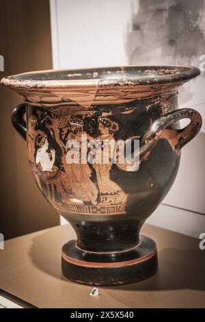 Griechischer rotfiguriger Glockenkrater, 4. Jahrhundert v. Chr., Ategua, xiberische Kultur, Iberisches Museum von Jaén, Andalusien, Spanien Stockfoto