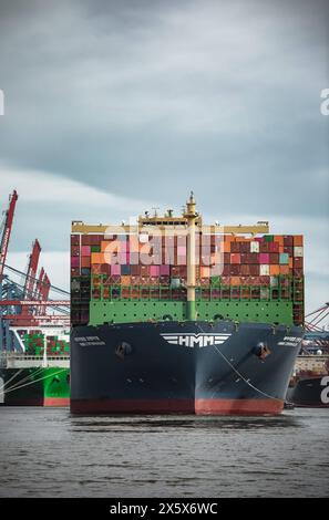 Containerschiff Containerschiff HMM im Hafen von Hamburg, Deutschland *** Containerschiff Containerschiff HMM im Hafen von Hamburg, Deutschland Copyright: XNikolaixKislichkox 6M6A3197 Stockfoto